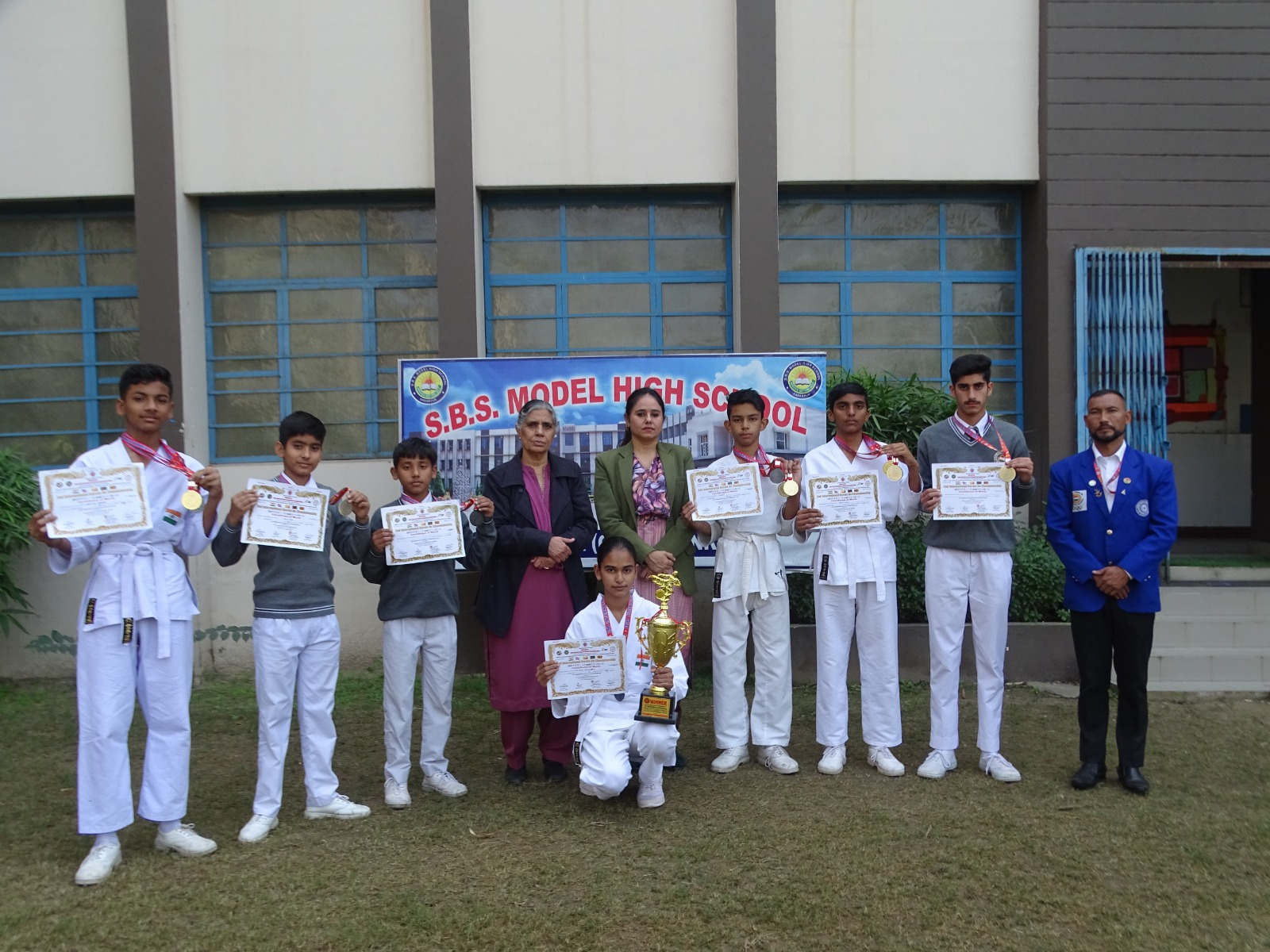 Students of SBS Model High School Sadarpur won the International Karate Championship